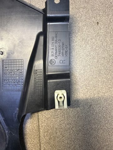 Підкрилок переднього крила, правий передній 51118074892 BMW