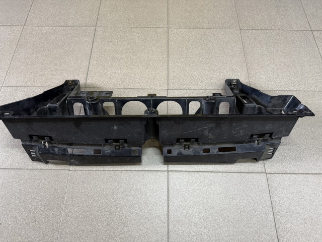 Кронштейн бампера заднього, центральний 51127294391 BMW