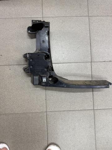Напрямна заднього бампера, ліва 51128054019 BMW