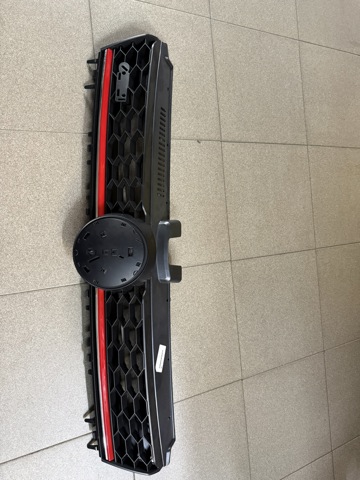 Решітка радіатора 5G0853651AJBTU VAG