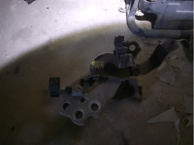 Права опора двигуна 123050R020 TOYOTA