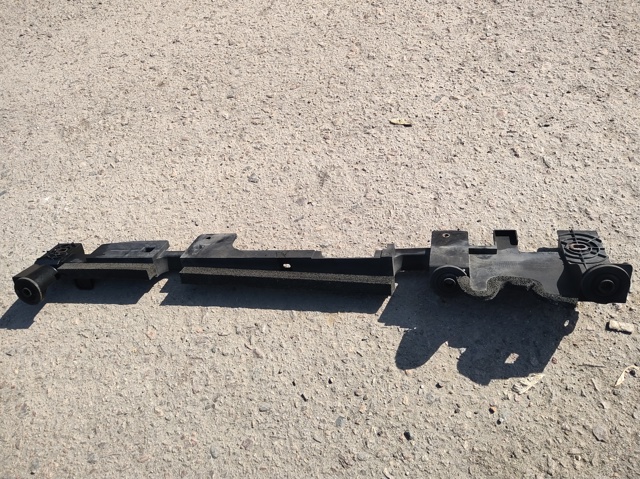 Подушка радіатора охолодження, верхня 215424EA0A NISSAN
