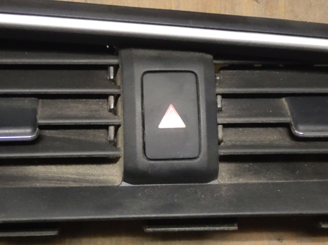 Кнопка включення аварійного сигналу 35510TBAA01 HONDA