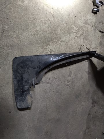 Бризговик передній, лівий 63851EB300 NISSAN