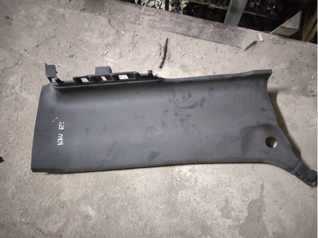 Обшивка стійки кузова внутрішня, задня права 76938EB30A NISSAN