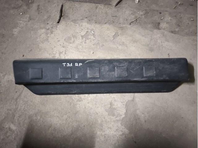 Облицювання порогу внутрішня, передні праві 76951JG00A NISSAN