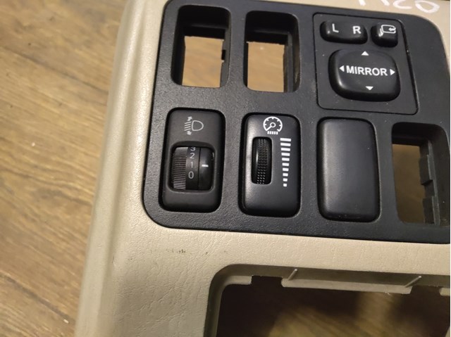 Кнопка коректора фар 8415233030 TOYOTA