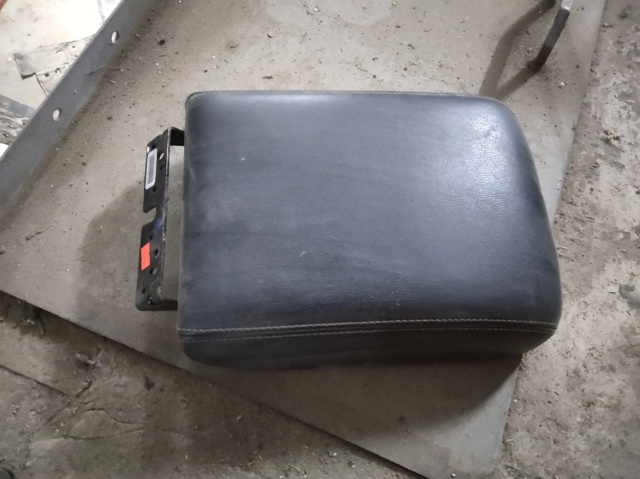 Підлокітник заднього сидіння 96920EB31B NISSAN