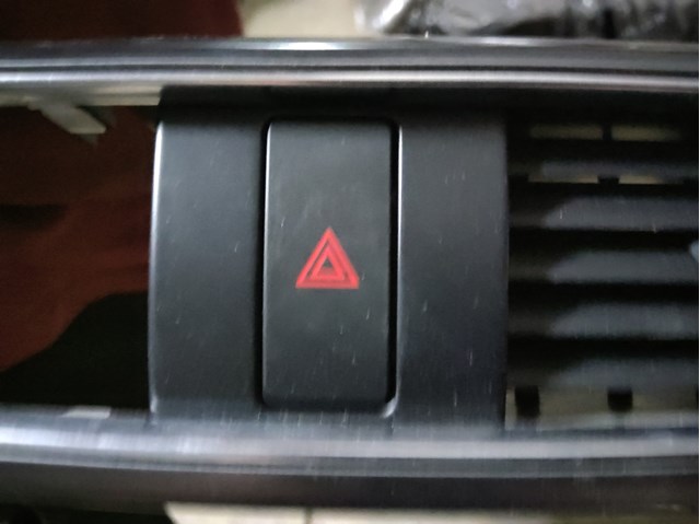 Кнопка включення аварійної сигналізації KD45664H0 MAZDA