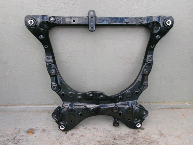 Передня балка 5110006240 TOYOTA
