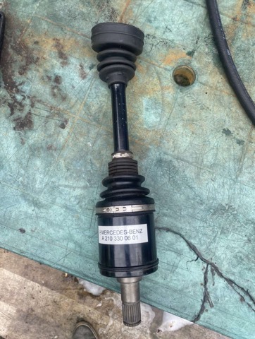 Привід правий A2103300601 MERCEDES