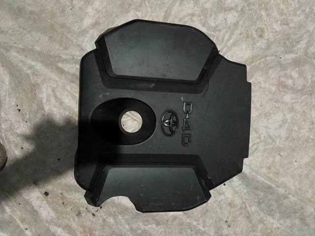 Кришка двигуна декоративна 1260111040 TOYOTA