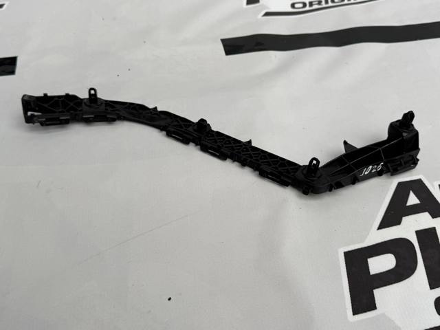 Кріплення бамера ліве 5215660080 TOYOTA