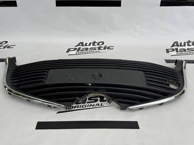 Решітка радіатора 531020D040 TOYOTA