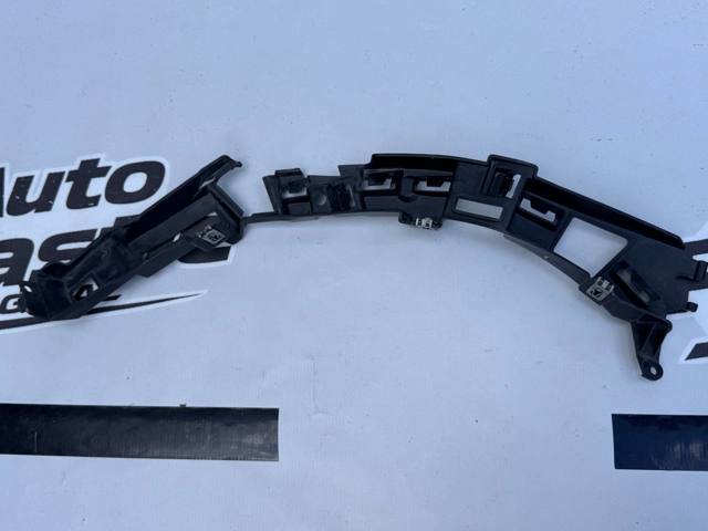 Кронштейн бампера переднього, правий 9816768780 PEUGEOT