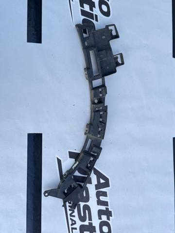 Кронштейн бампера переднього, лівий 9816768880 PEUGEOT