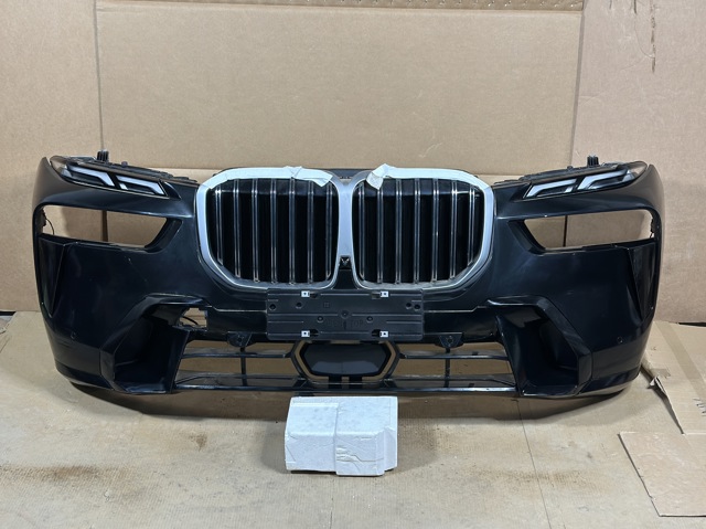 Кожух бампера переднього 51118081817 BMW