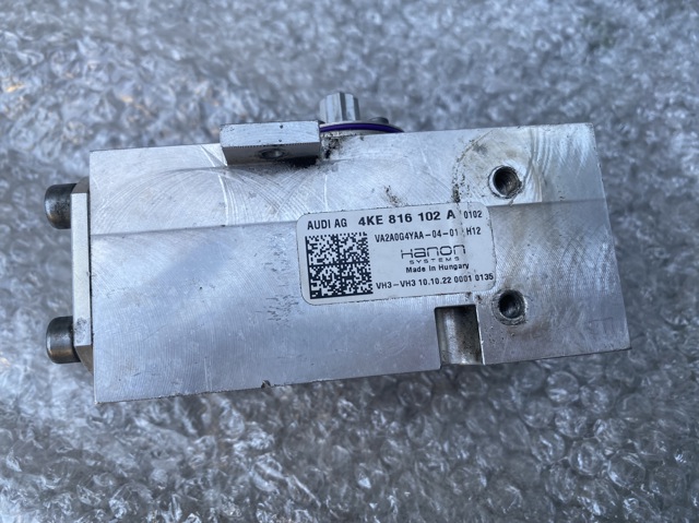 Кран обігрівача 4KE816102A VAG