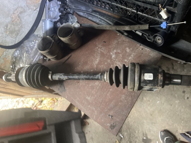 FTH12560X Mazda ліва піввісь - купити онлайн в Україні