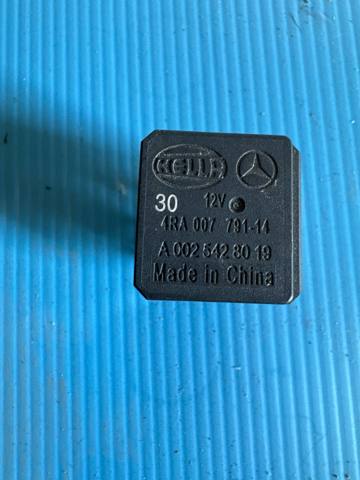 Реле вентилятора A0025428019 MERCEDES