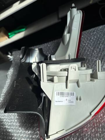 Фара задня права зовнішня 9678074380 PEUGEOT