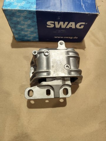 Права подушка мотора 32923012 SWAG