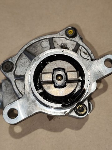 Насос вакуумний 8200102535 RENAULT
