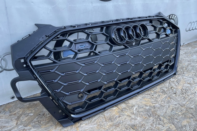 Решітка радіатора 8W0853651DK VAG