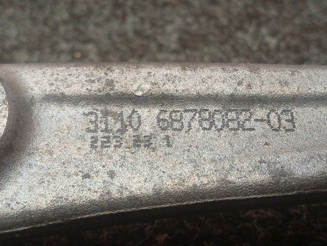 Правий важіль передній нижній підвіски 31106878082 BMW