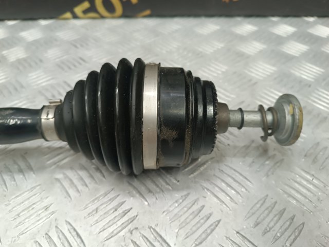 Піввісь передня ліва 31608486201 BMW