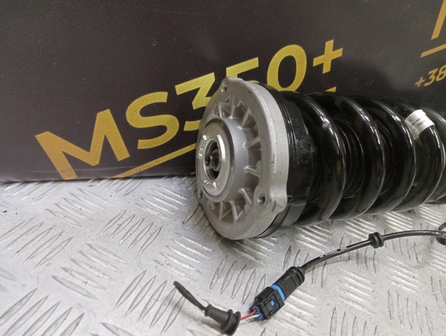 Стійка передня права 37106896440 BMW