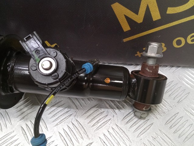 Стійка задня права 37106896442 BMW