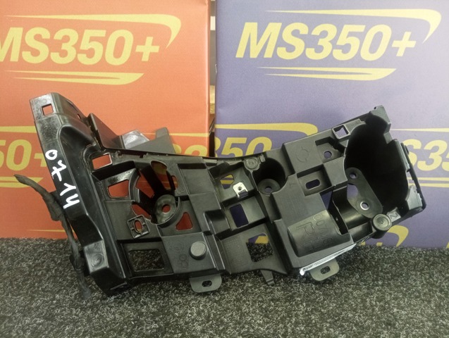Кронштейн бампера заднього, зовнішній правий 51128069902 BMW