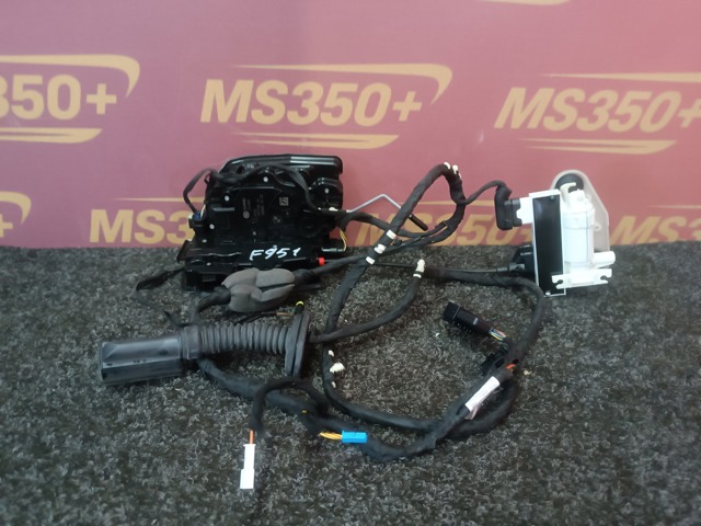 Клапан дотяжки дверей 51227444674 BMW