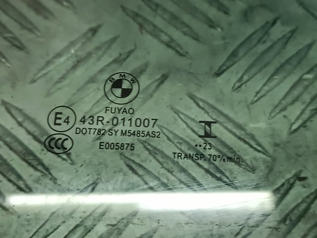 Скло пасажирських дверей 51337475834 BMW