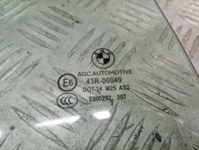 Скло заднє праве 51357182118 BMW