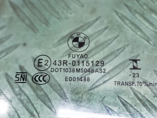 Скло задньої двері лівої 51357430935 BMW