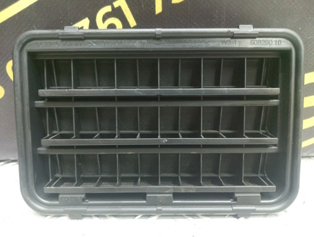 Решітка вентиляційна задня 64226962293 BMW