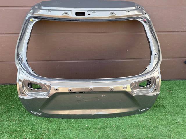 Двері багажника 670050D800 TOYOTA