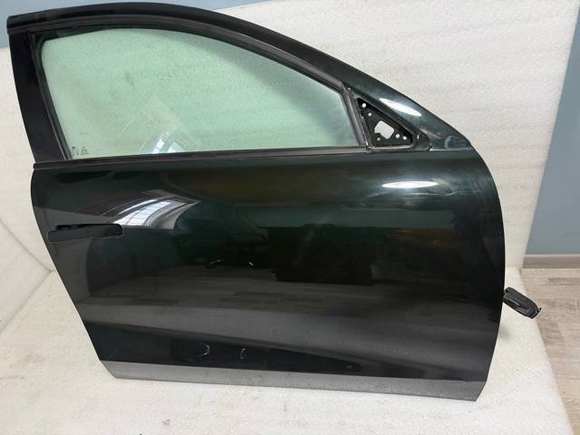 Дверка передня права 76004KL000 HYUNDAI