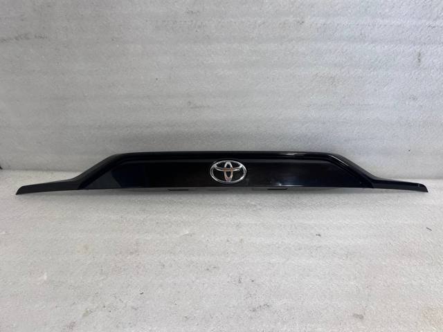 Накладка на багажник 7680142240 TOYOTA