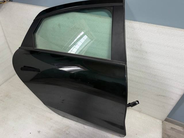 Двері пасажирські задні праві 77004KL000 HYUNDAI