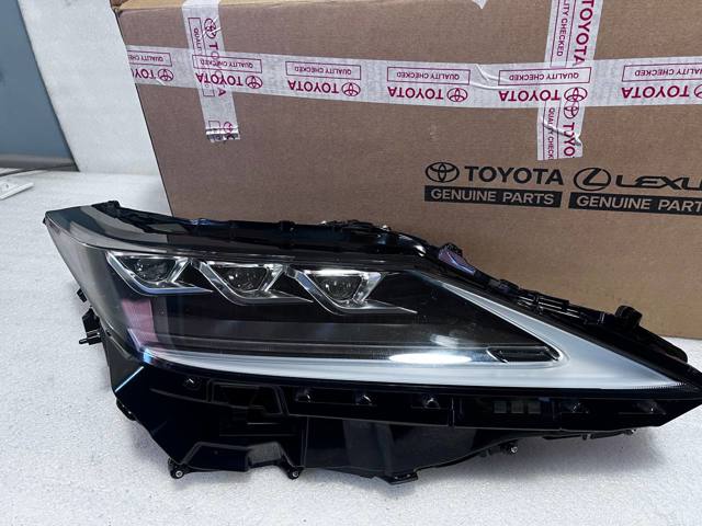 Фара правая 8114548F70 TOYOTA