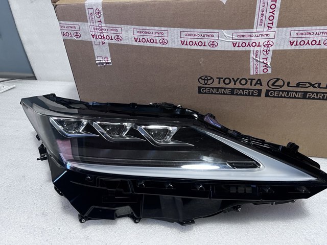 Фара основна права 8114548F71 TOYOTA