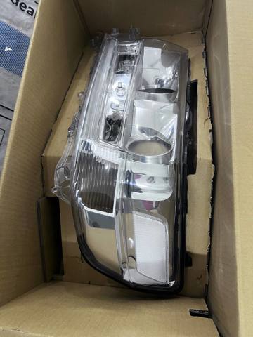 Скло фари лівої 8117160K12 TOYOTA