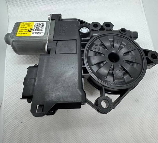 Мотор склопідйомника дверей передніх, правих 82460CV010 HYUNDAI
