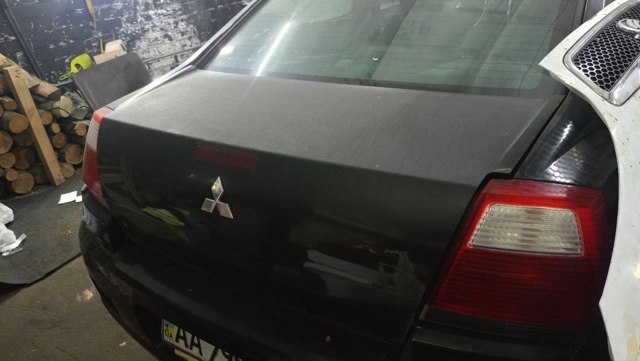 Скло заднє Mitsubishi Galant 9