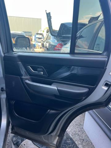 Двері задні, праві LR044228 LAND ROVER