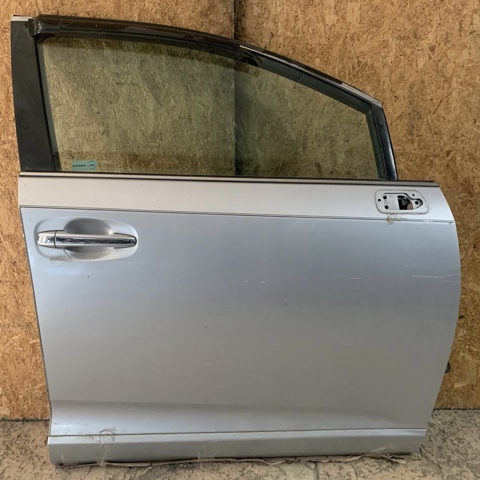Пасажирські передні двері 670010T020 TOYOTA