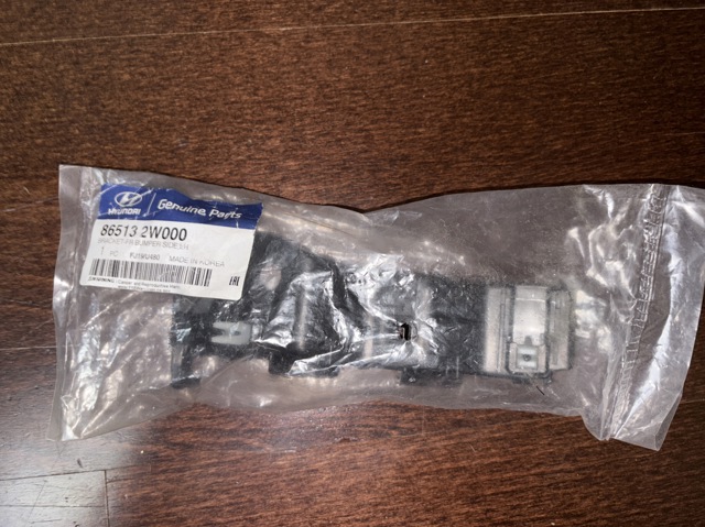 Кронштейн бампера переднього, зовнішній лівий 865132W000 HYUNDAI
